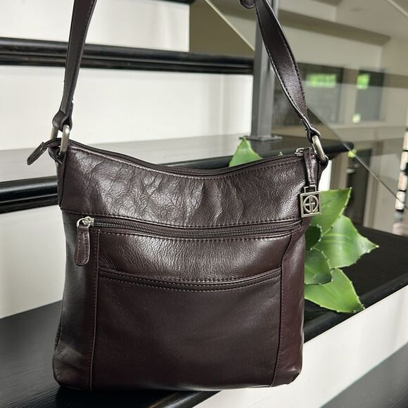 Giani  Bernini, like new genuine, leather shoulder, Crossbody handbag purse - Picture 2 of 12
